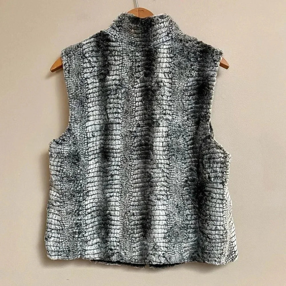 5/48 Grey Faux Fur Vest Size Medium | Soft Zip Up Sleeveless Jacket - Picture 6 of 10